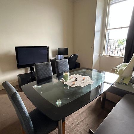 Comfy 2 Bedroom Flat Near Edinburgh City Center Exterior foto